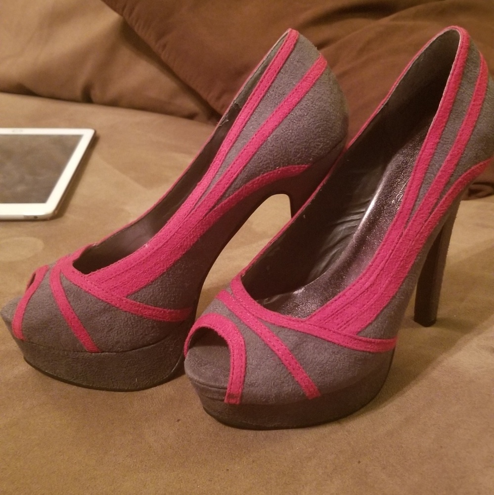 Shoe dazzle heels